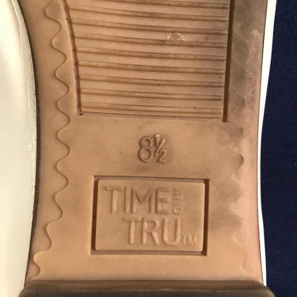 Time and Tru Cream Women's Flats - Picture 7 of 10